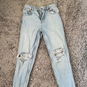 MID RISE RIPPED ZARA JEANS